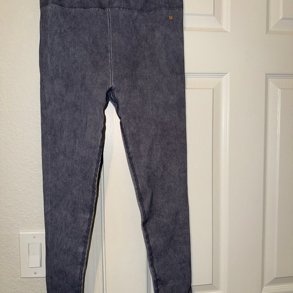 Fabletics Gray Ribbed Leggings - Picture 1 of 6